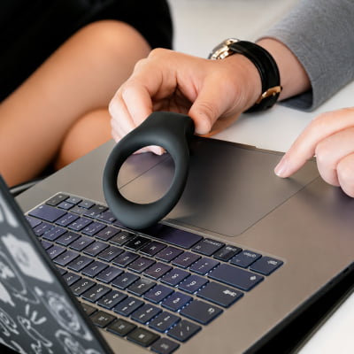 Lovense Diamo Anel Peniano Vibratório Estimulador de Períneo Inteligente e Interativo com Vibrações Programáveis, Controle à Distância por Aplicativo, Bluetooth iOS e Android, em Silicone Flexível