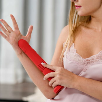 Lovense Gravity Dildo Vibratório com Ventosa Controlado por Aplicativo Bluetooth