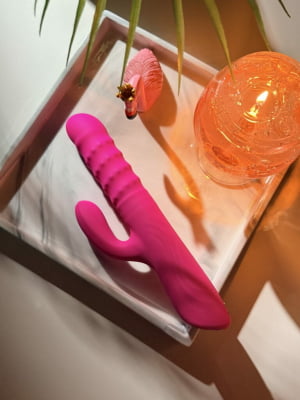 Lovense Velvo Vibrador Rabbit Clitóris e Ponto G Contas Rotativas NeoSpin 360°, App, Bluetooth, Longa Distância, Impermeável IPX7, Material Seguro, Fácil Uso, Duplo Motor, Alta Qualidade, Vibração